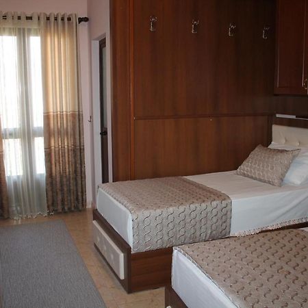 Hotel Hasmegaj Mahall' e Kryethuit Buitenkant foto