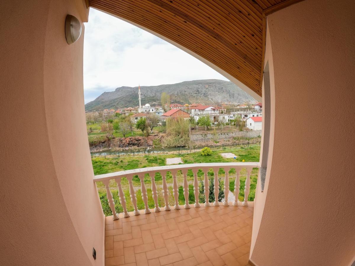 Hotel Hasmegaj Mahall' e Kryethuit Buitenkant foto