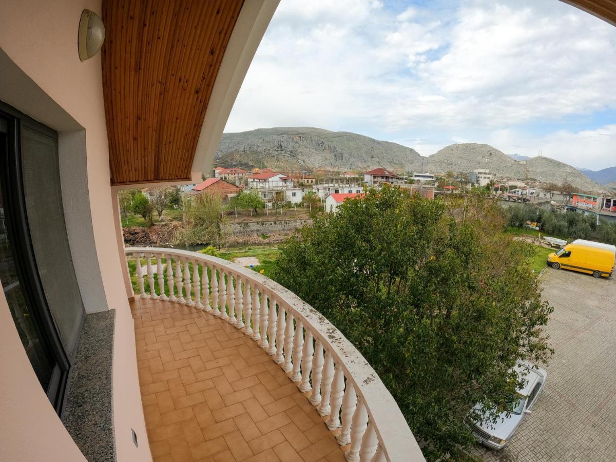 Hotel Hasmegaj Mahall' e Kryethuit Buitenkant foto
