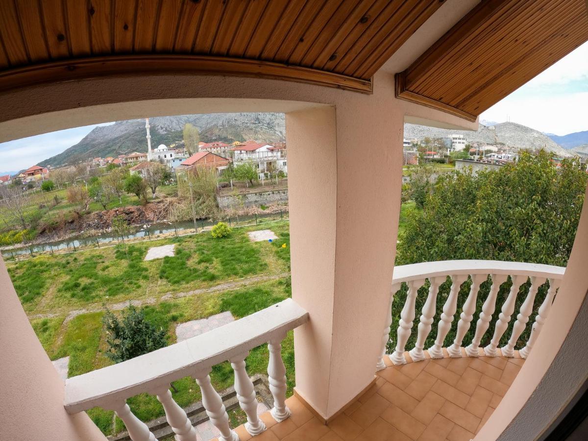 Hotel Hasmegaj Mahall' e Kryethuit Buitenkant foto