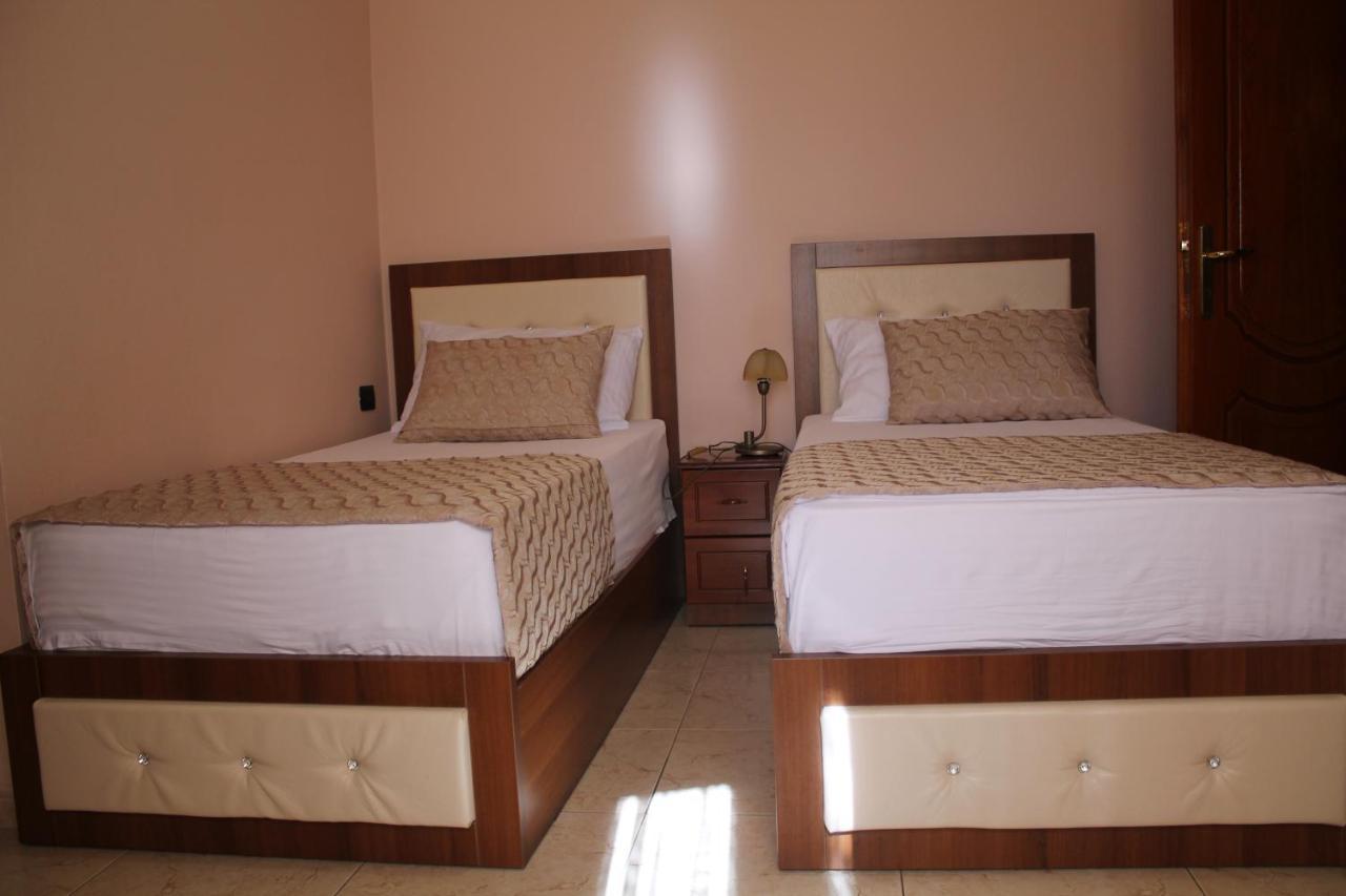 Hotel Hasmegaj Mahall' e Kryethuit Buitenkant foto