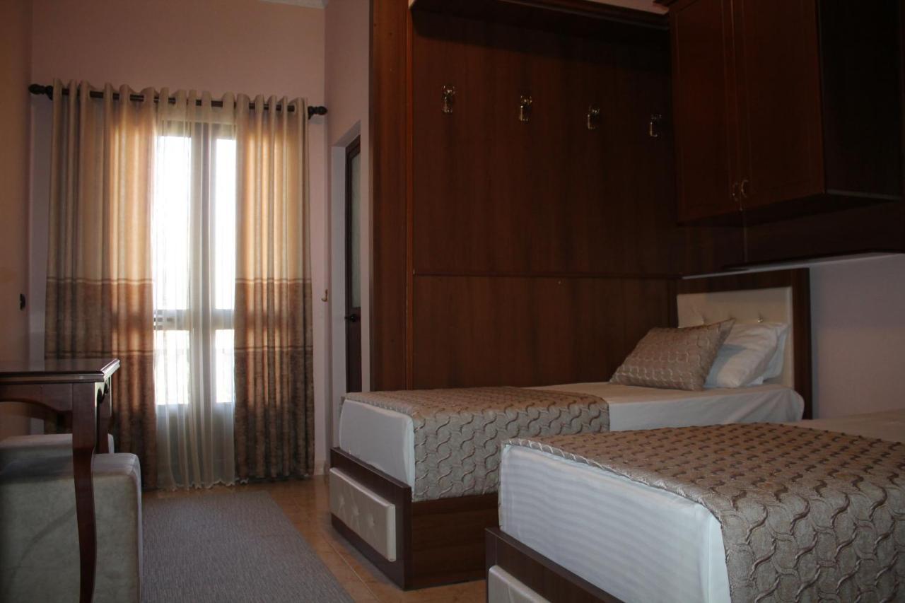 Hotel Hasmegaj Mahall' e Kryethuit Buitenkant foto