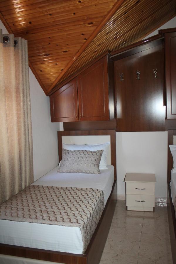Hotel Hasmegaj Mahall' e Kryethuit Buitenkant foto