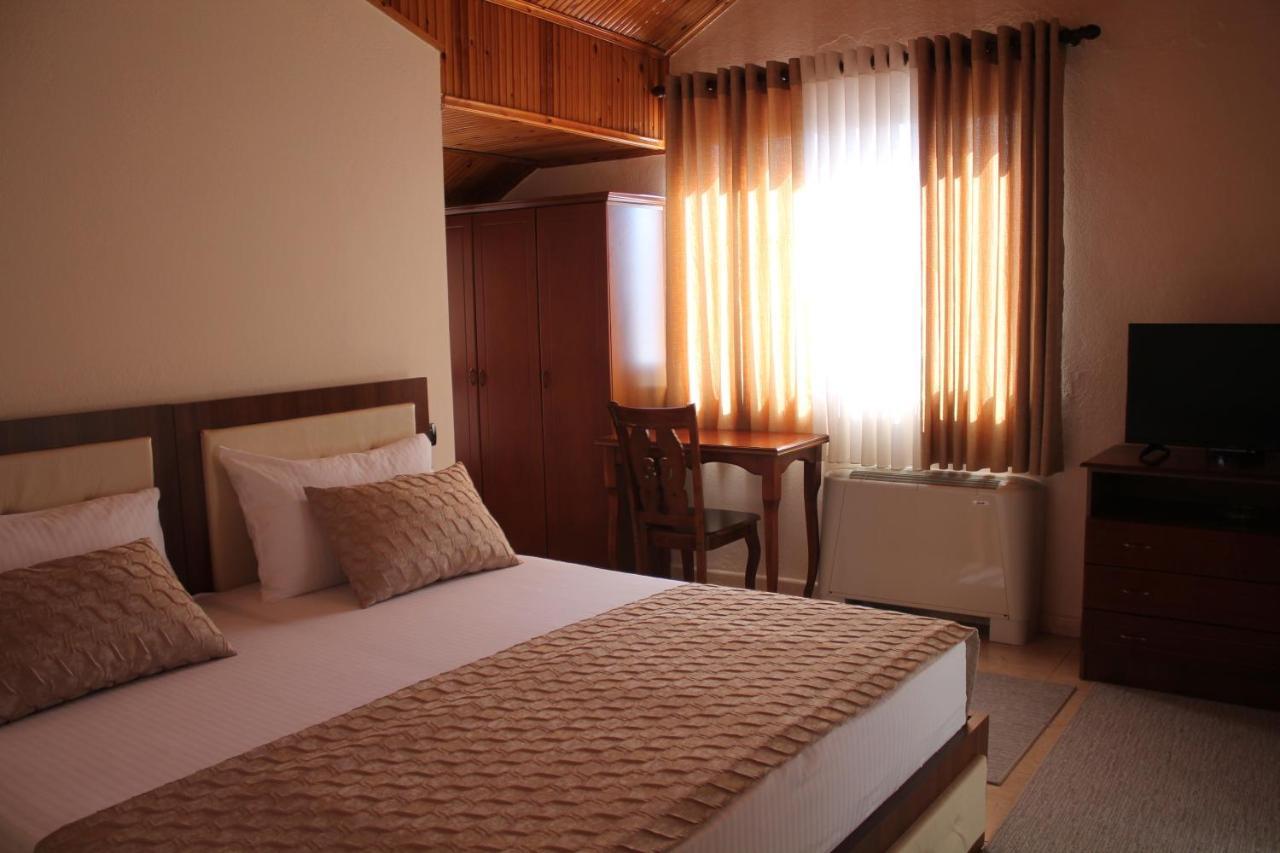 Hotel Hasmegaj Mahall' e Kryethuit Buitenkant foto