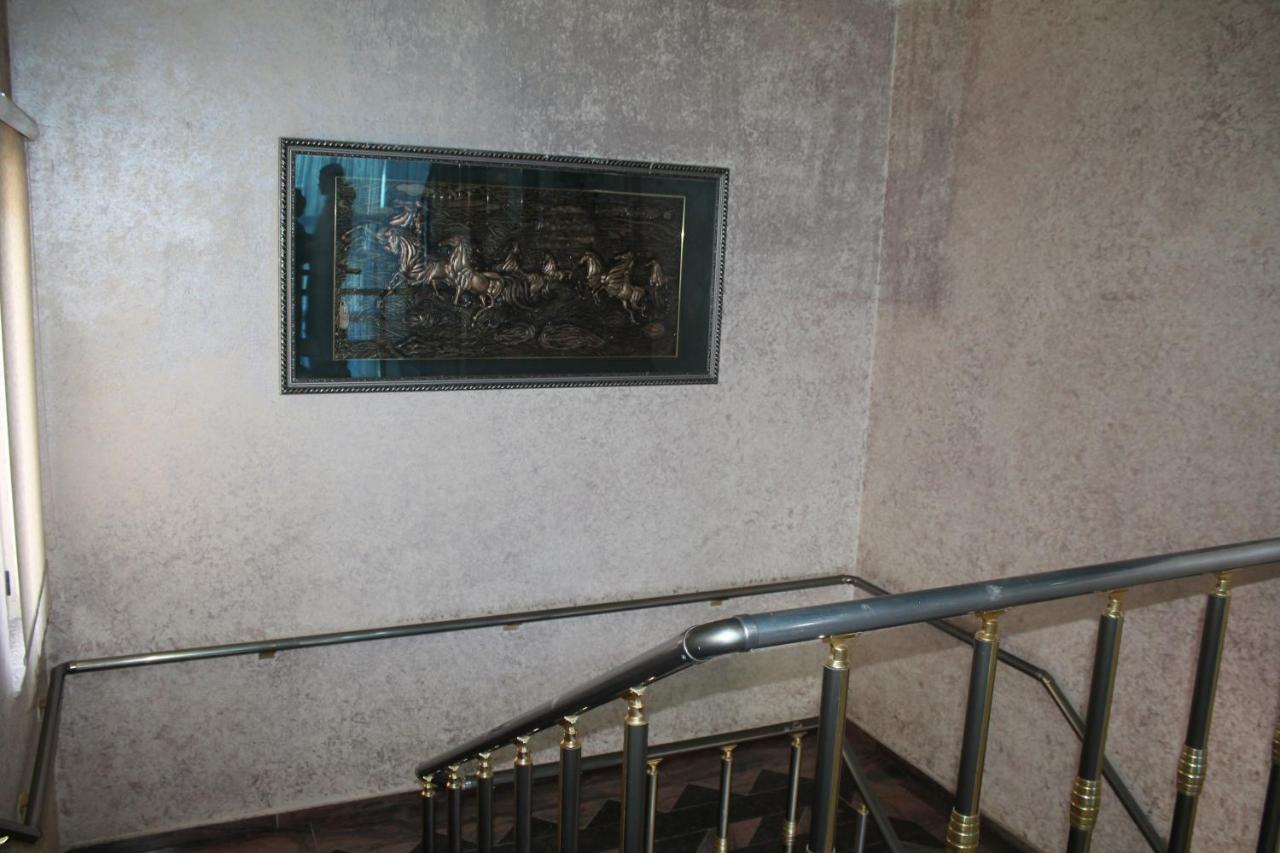 Hotel Hasmegaj Mahall' e Kryethuit Buitenkant foto